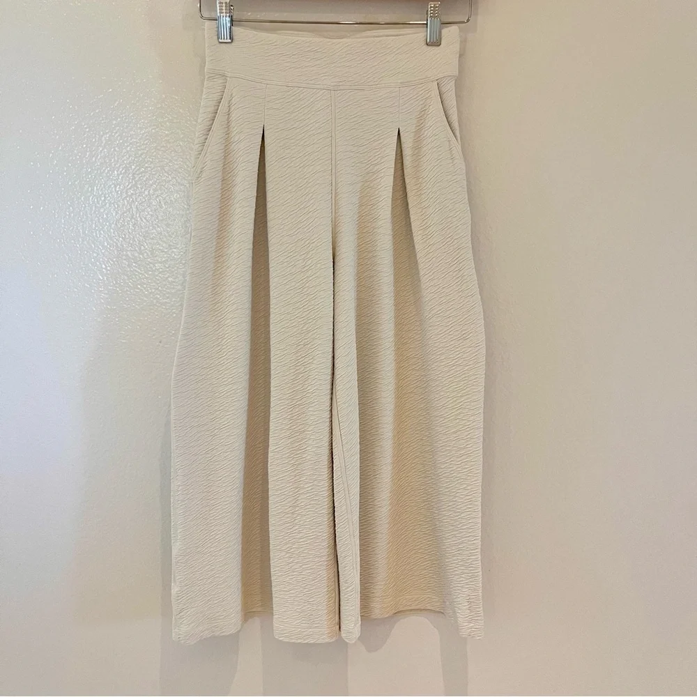 lululemon athletica Textured Cream Wide-Leg Cropped Pants